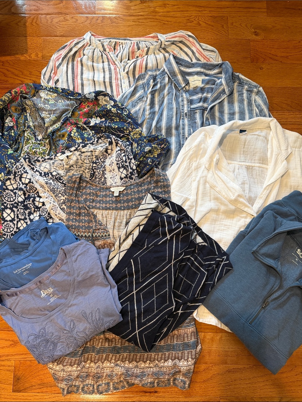 Women’s Medium Blue & White Mixed Tops Bundle- 10 Pieces